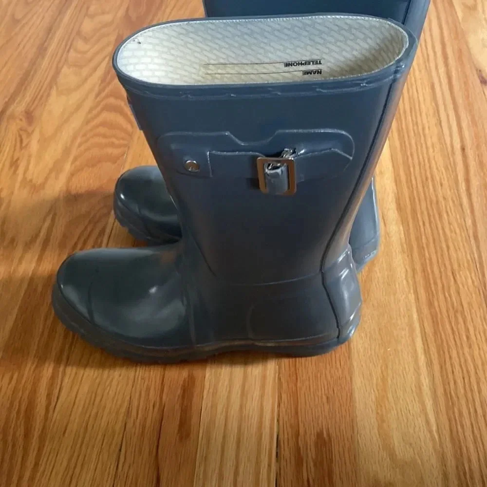 HUNTER boots grey with buckle sz 5 hood pre owned condition